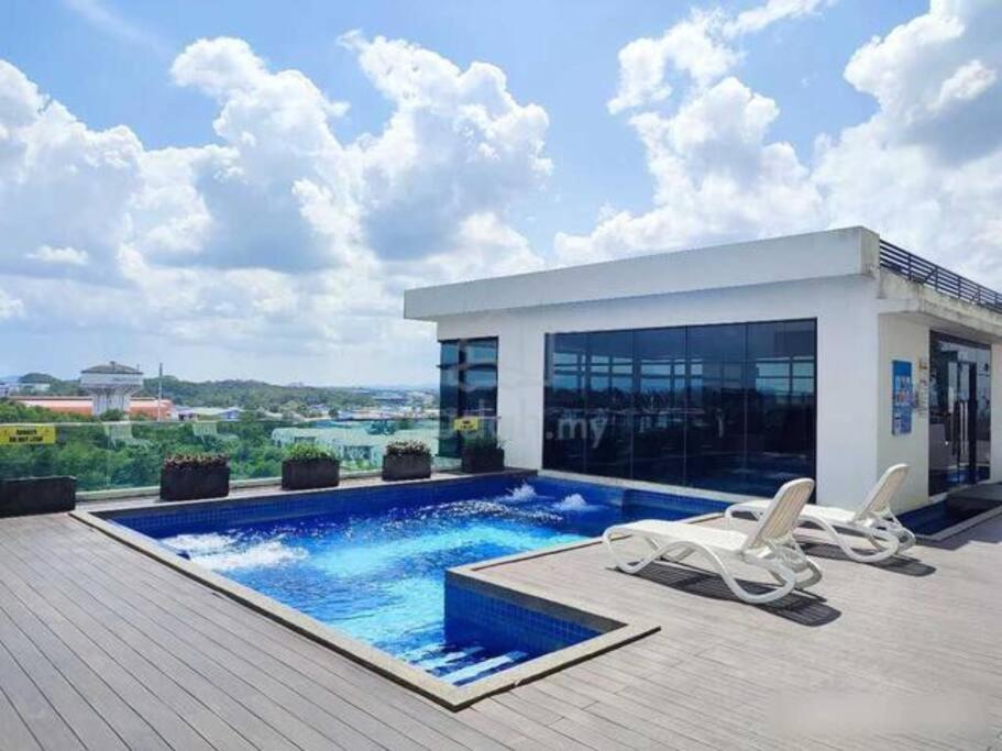 Haider's D'summit Kempas Jb Apartemen *